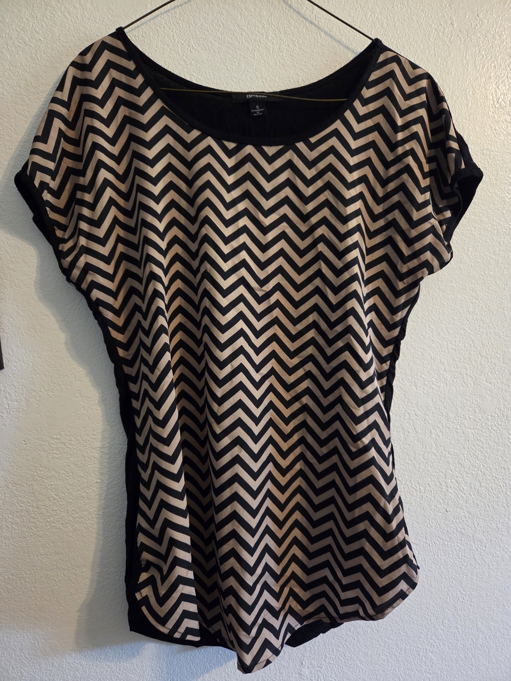 Espresso Black and Beige Chevron Short Sleeve Top